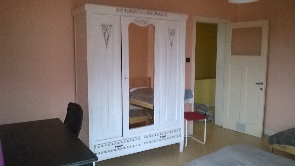 ארון בגדים גדול 