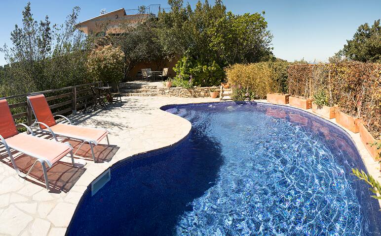 Anahuacal·li on the hilltop over the sea gallery image 3