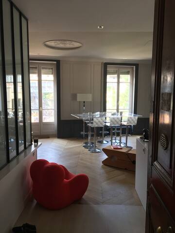 Luxury Haussmanian Appt 115m2 – Central LYON gallery image 2