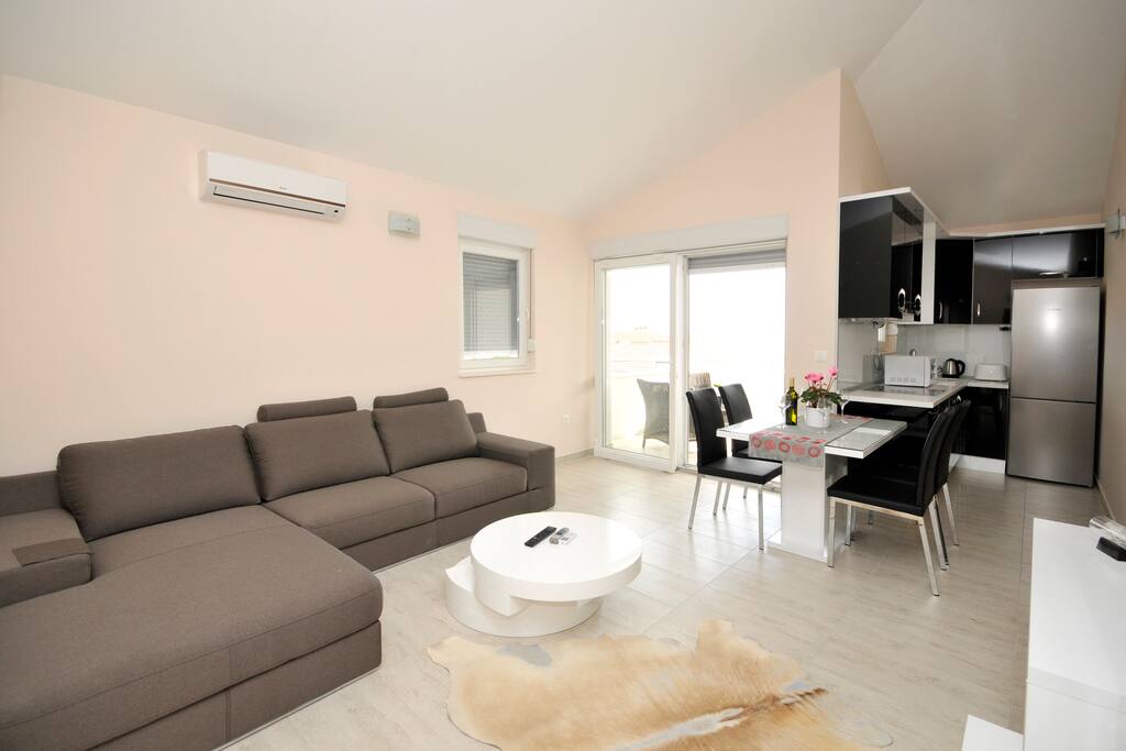 Living/dining area