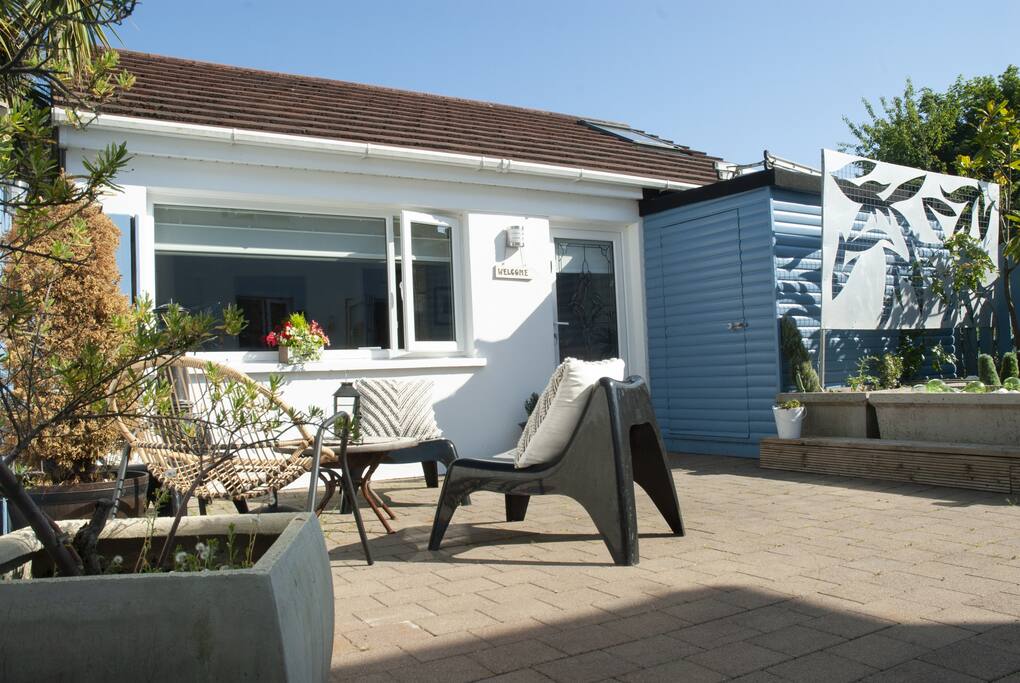 Relax day or night in the courtyard area