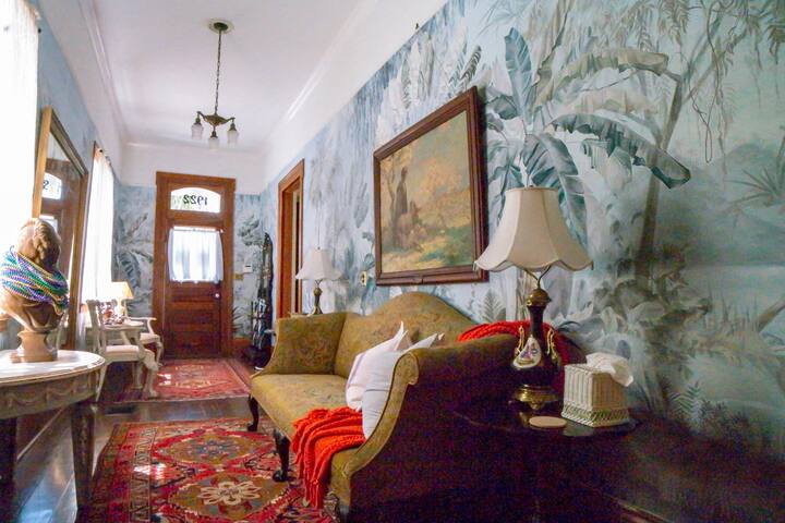 Huge Historic Luxury French Quarter, Salt Pool/Spa gallery image 2