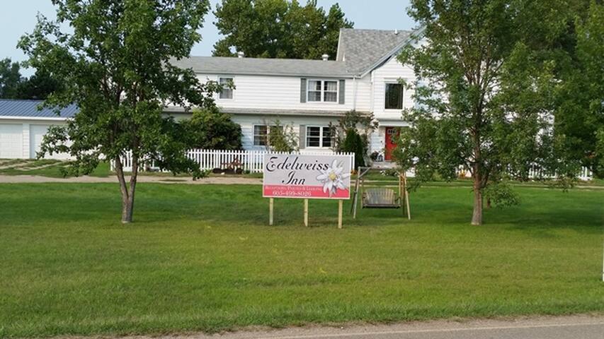 Pheasant Room-Edelweiss Inn