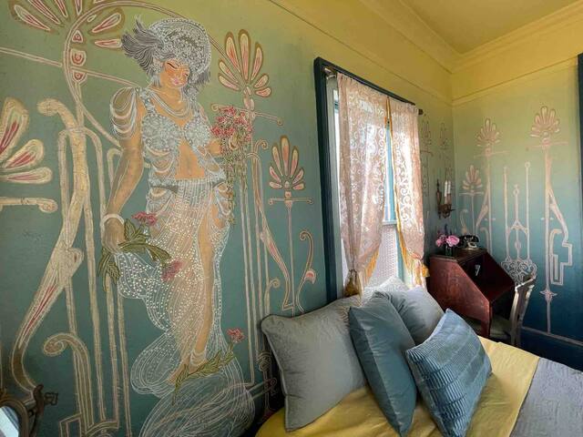 The Moonlight Manor – 5 bedroom themed hideaway gallery image 5