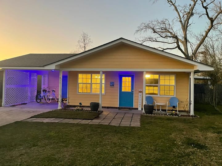 Da Bay House is Close to the Beach and Downtown Houses for Rent in