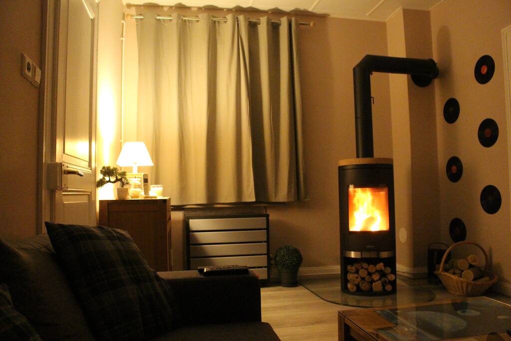 Poêle à bois pour une ambiance cozy et chaleureuse
