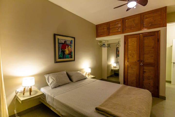 CHAMBRE lll (LIT QUEEN)