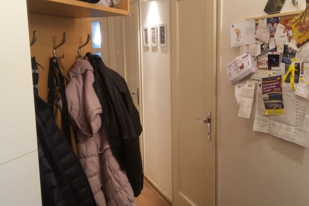 Hall from entrance with door to the bathroom and toilet.