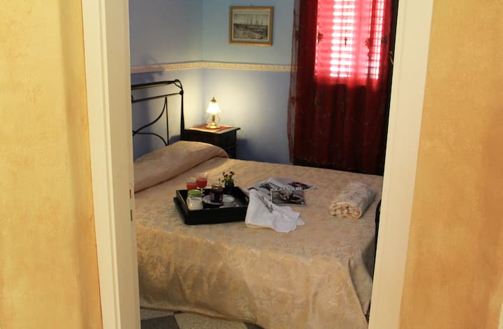 ห้องนอนคู่ยังมีเตียงเดี่ยวที่ตีนเขา