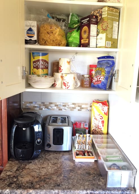 Help yourself to free coffee, tea,hot water, snacks, chips,cookies, tortilla, delicious crunchy clusters organic cereal, pumpkin seeds, milk, juice extra. You will find helping stuff in the fridge. WE DO NOT MAKE AND SERVE BREAKFAST.