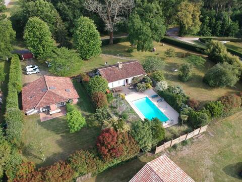 Property 2 houses heated pool, 10mn beach