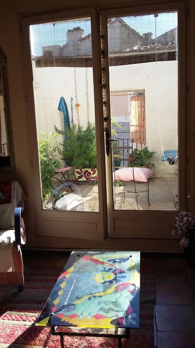 Beaucoup de lumière et des peintures, je suis artiste aussi