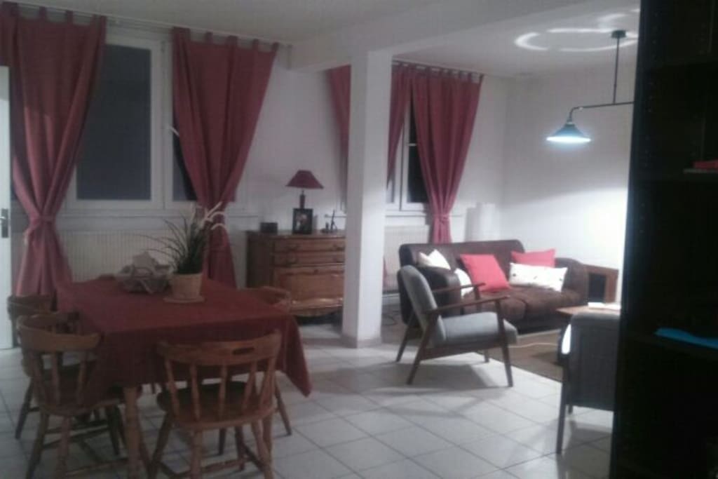 Salle à manger et Séjour spacieux et cosy