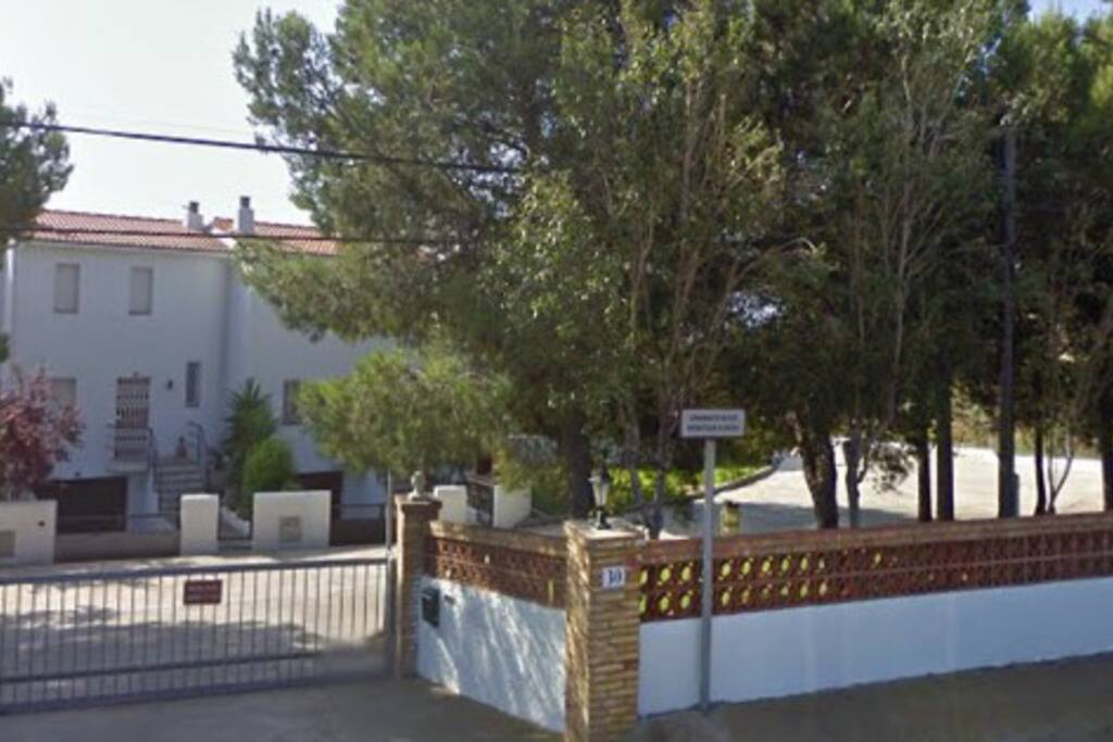 Entrada a la urbanización