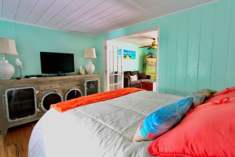 Mango Retreat-walk to Beach. Inquire for discounts