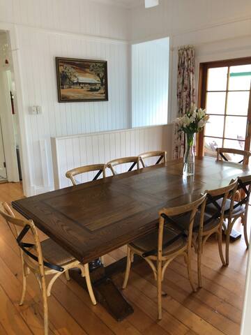 Classic Queenslander close to city cat gallery image 2