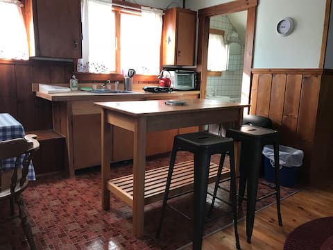 Popular Airbnb listing: Cozy Carriage House in Downtown Damariscotta in Maine