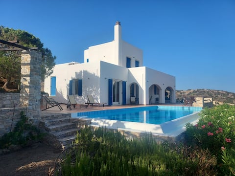 A magnificent free standing Villa in an elevated position. Stunning views of the Aegean Sea and 5 ot
