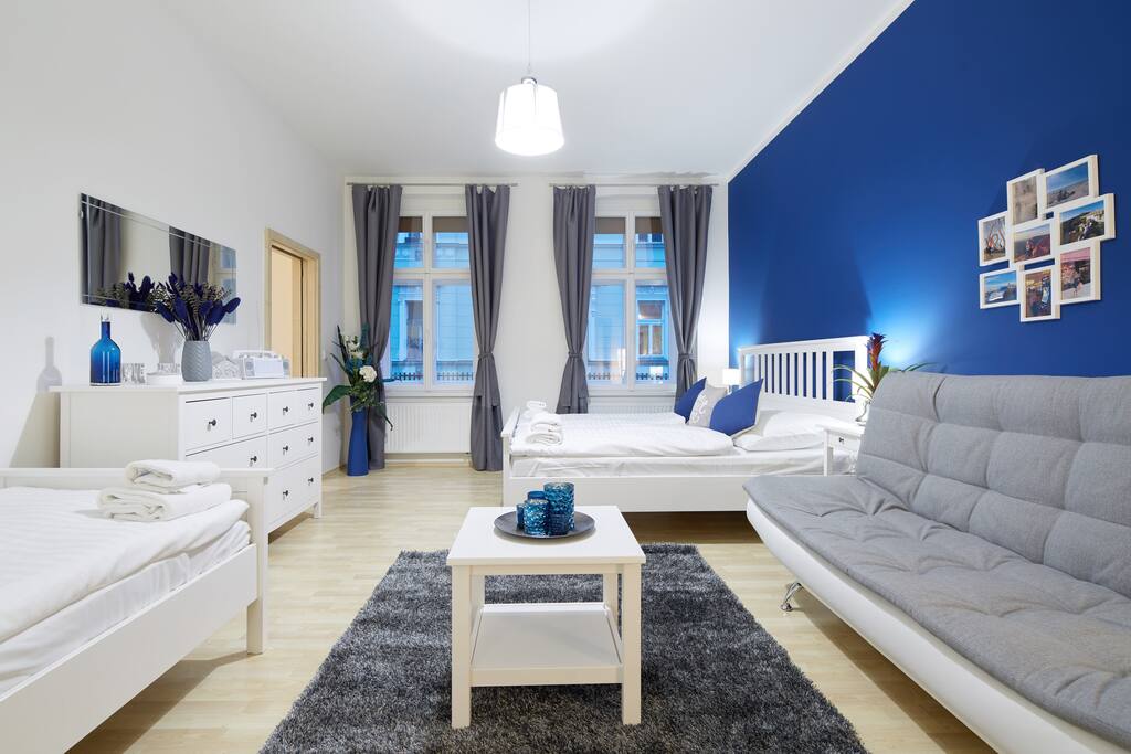 You have a guest? You can host it with you! There's room for even 4 people!