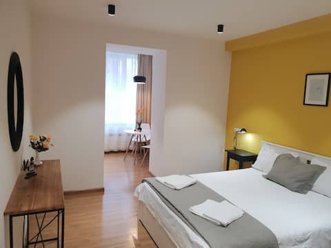 NEW Cozy and Modern Studio in the City Center
