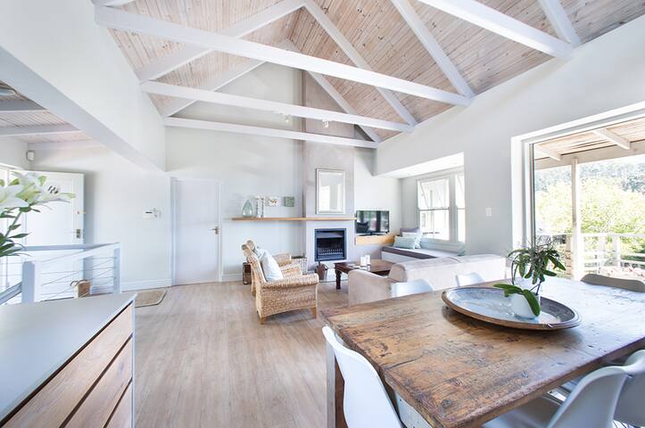 Sunny house with fantastic mountain views & pool gallery image 4