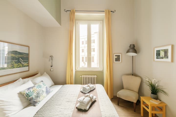Enjoy Authentic Cuisine from a Colourful Flat behind Piazza Navona