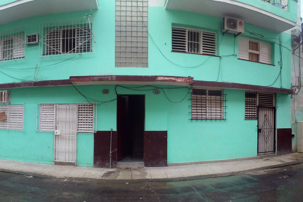 Esta es la fachada del edificio donde se encuentra nuestro apartamento