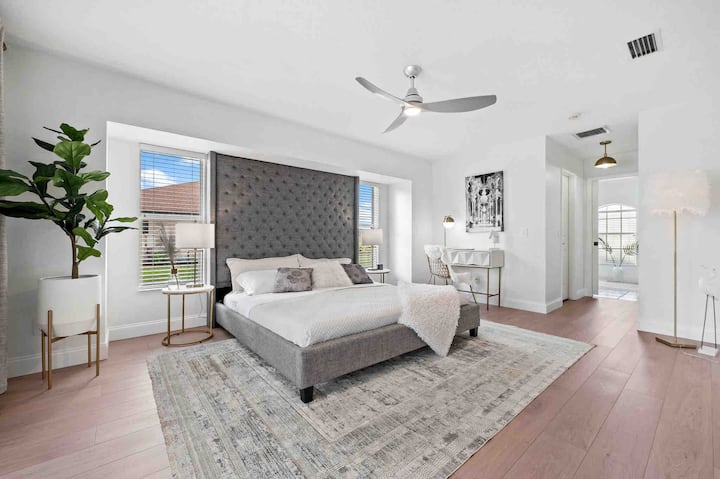 Master bedroom king bed