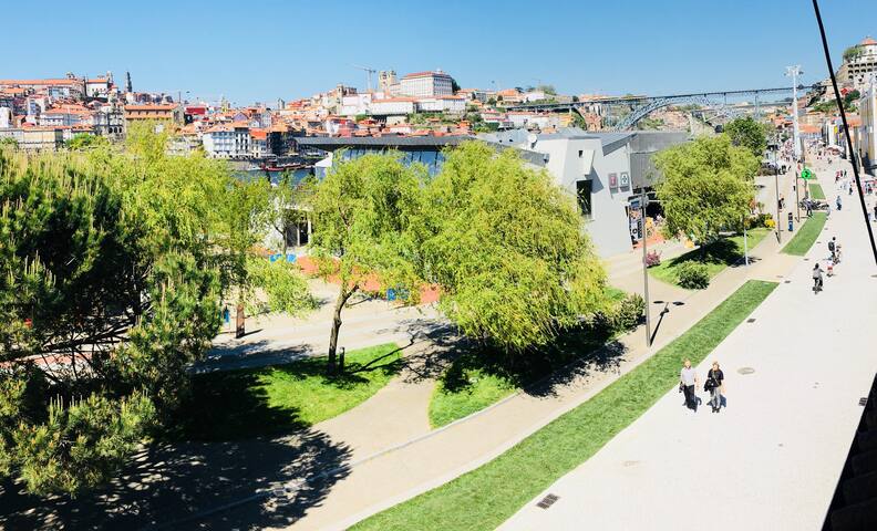 LUXURY Golden River Apartment – River City Center gallery image 2