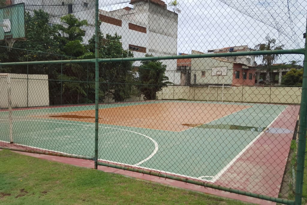 Quadra poliesportiva.