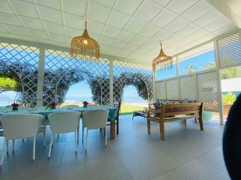 Le Ficus: Large waterfront villa with pool