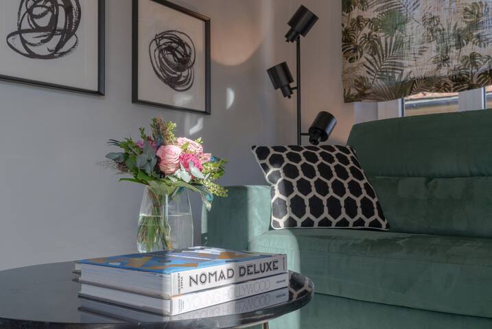 Flamingo Luxury – 2 Bedroom 2 Bath with Balcony gallery image 5