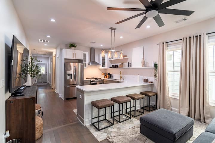 The Cozy Sleek Retreat - Atlanta, GA