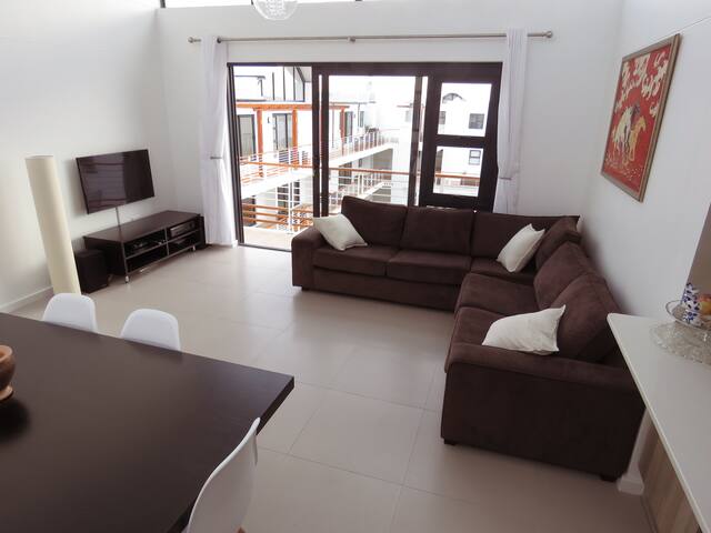 Azure Beach Penthouse *3 Beds *Pool *100M fiber gallery image 5