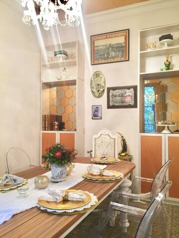 Historic+Location+Luxury AC, Wifi, Lift, 4bd/2ba gallery image 3