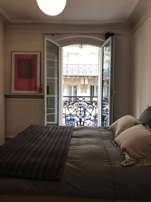 Bedroom: beautiful street view