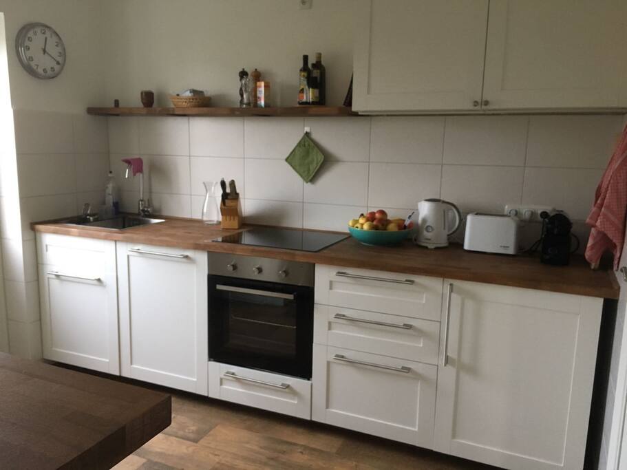Große Wohnküche mit Balkonzugang