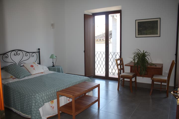 Стая № 2 с 1,50 двойно легло, просторна с балкони на открито