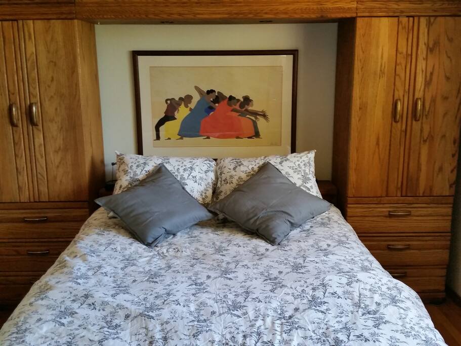 Master Bedroom Queen Bed