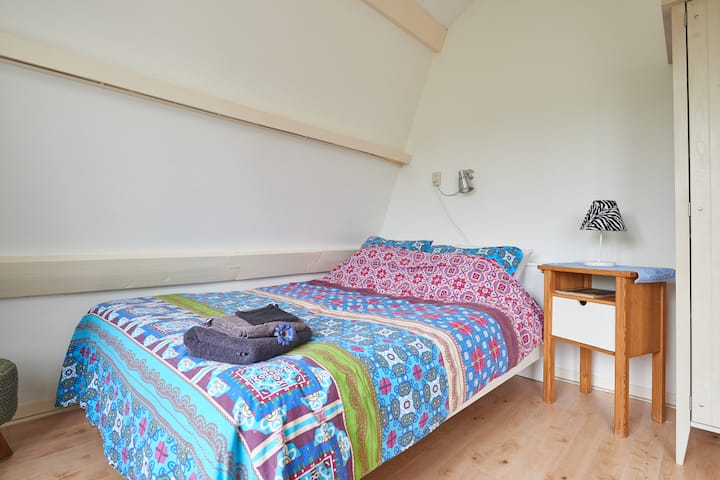 Მეორე დიდი ოთახი მე-2 სართულზე, თუ დაჯავშნით 3 ან 4 პერსონაზე 