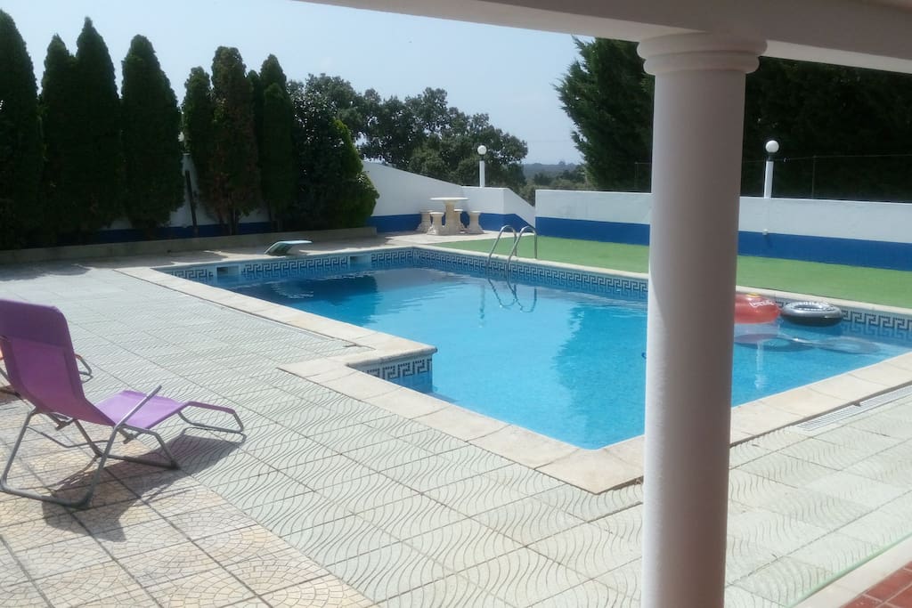 Acesso à piscina pela casa
