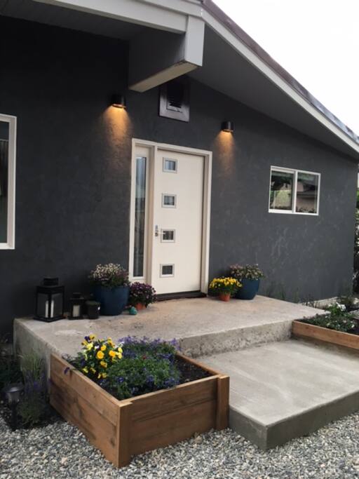 Newly Remodeled Home on the Yellowstone River. Houses for Rent in
