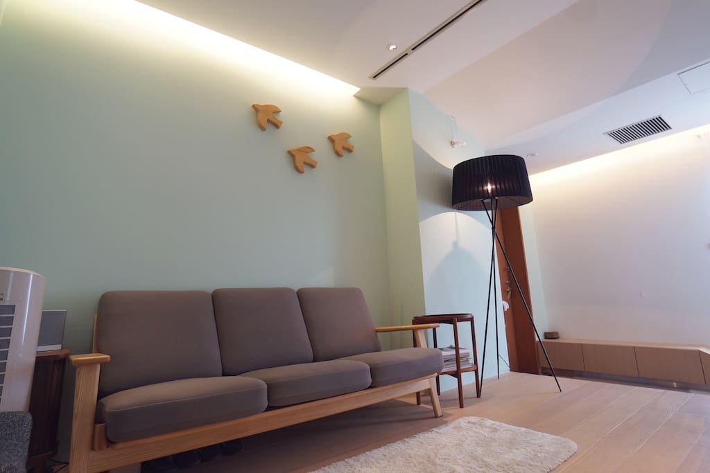 (the living room/foyer)