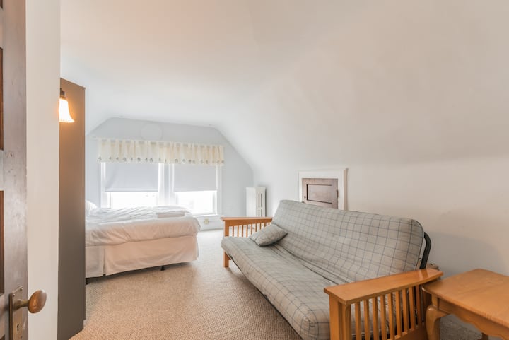 Spavaća soba na 3. katu5, bračni krevet (180x200)