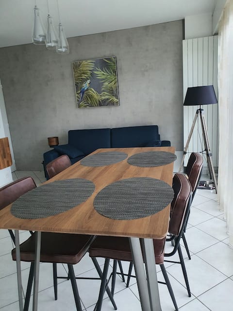 Popular Airbnb listing: Apartment on the Port du Crouesty in Arzon