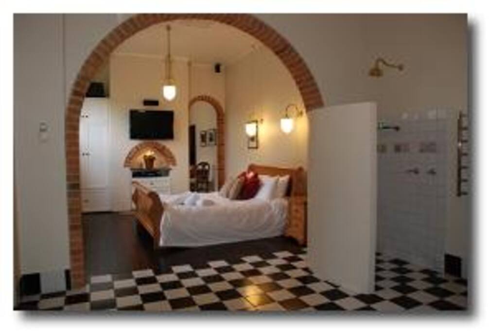 French wing bedroom and ensuite