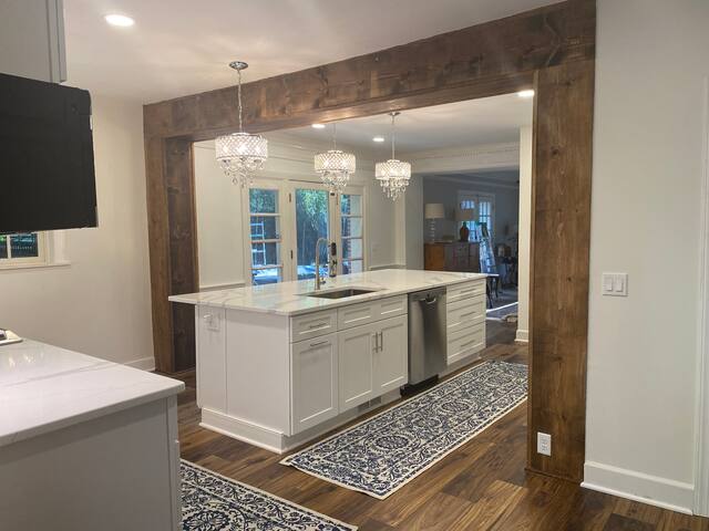 Green Hills Executive Home w/ pool, long term gallery image 3