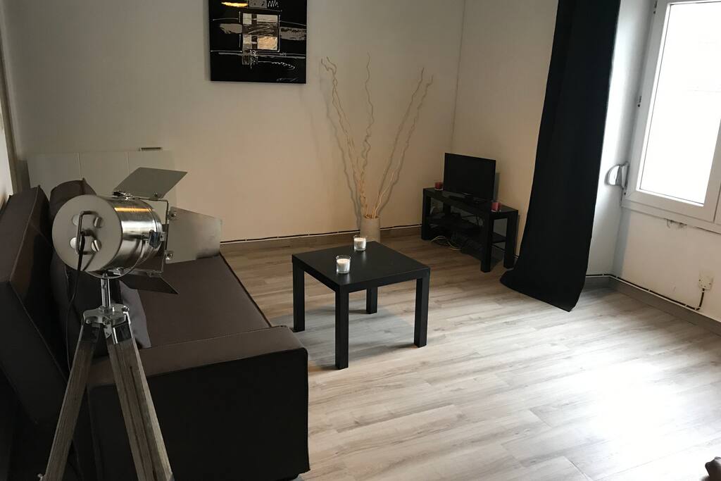 Spacious living room with flat screen tv