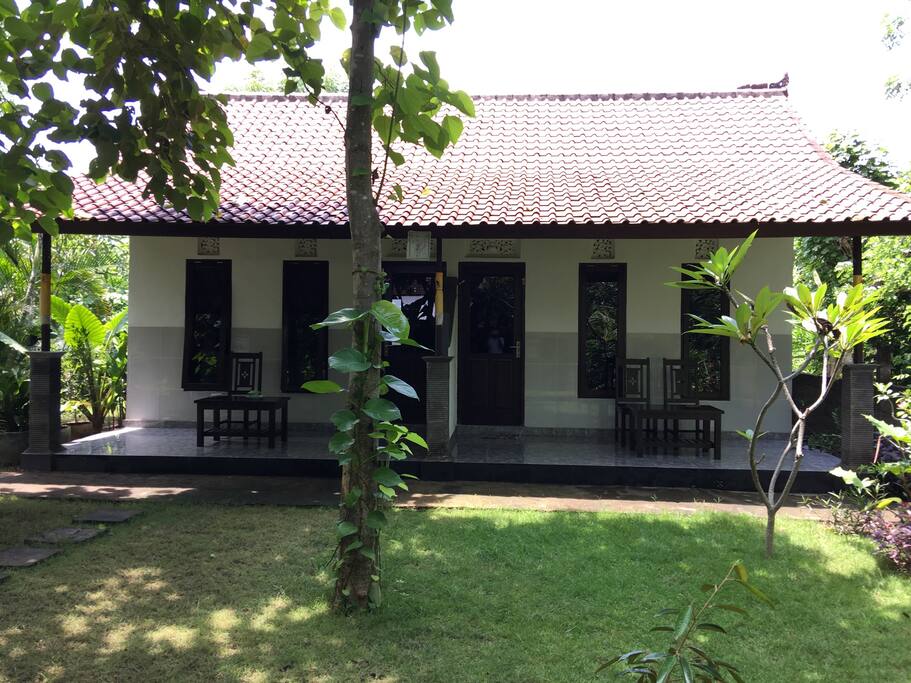 Large porch to enjoy the garden
