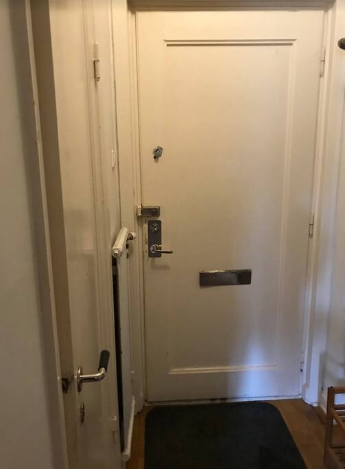 Private entrance + walking closet + separate big kitchen (dishwasher and utensils included, 2 big windows in kitchen and great view!)